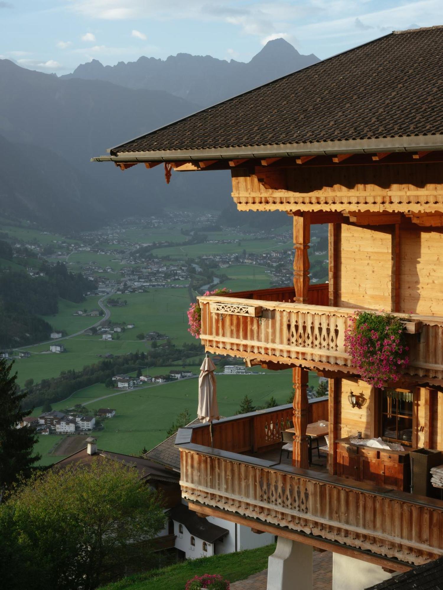 Schulhaus Tirol Hotel Zellberg Exterior photo